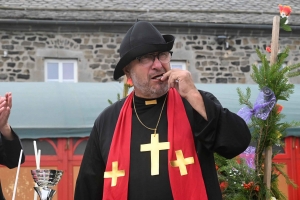 Saint-Front : les hameaux animent le village pour le défilé des chars (vidéo)