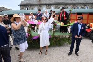 Saint-Front : les hameaux animent le village pour le défilé des chars (vidéo)