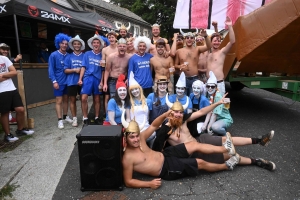 Saint-Front : les hameaux animent le village pour le défilé des chars (vidéo)