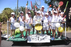 Raucoules : un défilé sportif avec les classes en 9 (vidéo)