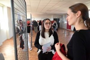 Yssingeaux : une exposition magique au lycée Eugénie-Joubert