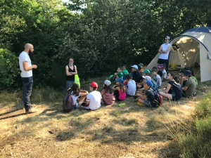 Monistrol-sur-Loire : le centre de loisirs du Beauvoir visite les fouilles du château vieux