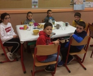 Un petit-déjeuner équilibré pour les écoliers de Jean-de-La-Fontaine