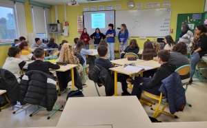 Monistrol-sur-Loire : le bleu, couleur symbole contre le harcèlement au collège du Monteil