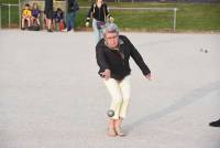 Montfaucon-en-Velay : le choix entre le volley et la pétanque pour une soirée estivale