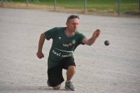 Montfaucon-en-Velay : le choix entre le volley et la pétanque pour une soirée estivale