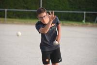 Montfaucon-en-Velay : le choix entre le volley et la pétanque pour une soirée estivale