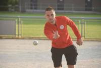 Montfaucon-en-Velay : le choix entre le volley et la pétanque pour une soirée estivale