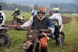 Montfaucon-en-Velay : un bain de boue pour 224 pilotes de motos et quads