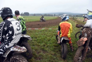 Montfaucon-en-Velay : un bain de boue pour 224 pilotes de motos et quads