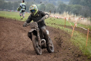 Montfaucon-en-Velay : un bain de boue pour 224 pilotes de motos et quads