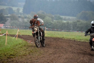 Montfaucon-en-Velay : un bain de boue pour 224 pilotes de motos et quads