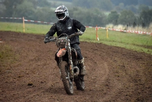 Montfaucon-en-Velay : un bain de boue pour 224 pilotes de motos et quads