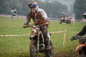 Montfaucon-en-Velay : un bain de boue pour 224 pilotes de motos et quads