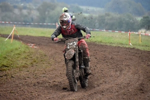 Montfaucon-en-Velay : un bain de boue pour 224 pilotes de motos et quads