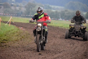 Montfaucon-en-Velay : un bain de boue pour 224 pilotes de motos et quads