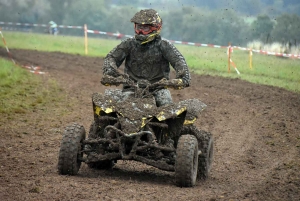 Montfaucon-en-Velay : un bain de boue pour 224 pilotes de motos et quads