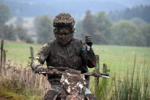 Montfaucon-en-Velay : un bain de boue pour 224 pilotes de motos et quads