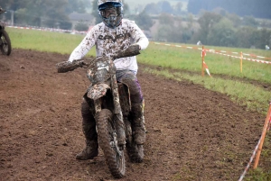 Montfaucon-en-Velay : un bain de boue pour 224 pilotes de motos et quads