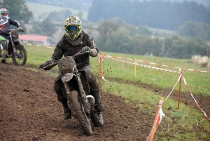 Montfaucon-en-Velay : un bain de boue pour 224 pilotes de motos et quads