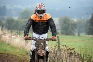 Montfaucon-en-Velay : un bain de boue pour 224 pilotes de motos et quads