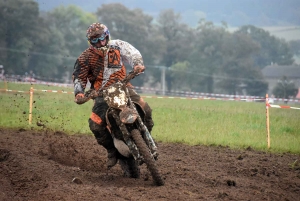 Montfaucon-en-Velay : un bain de boue pour 224 pilotes de motos et quads