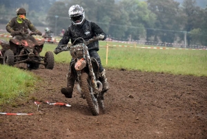 Montfaucon-en-Velay : un bain de boue pour 224 pilotes de motos et quads