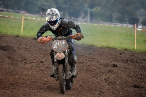 Montfaucon-en-Velay : un bain de boue pour 224 pilotes de motos et quads