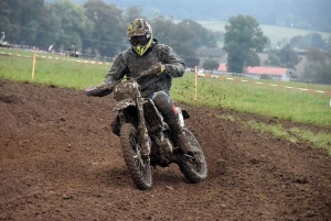 Montfaucon-en-Velay : un bain de boue pour 224 pilotes de motos et quads