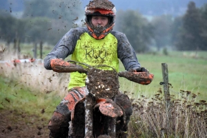 Montfaucon-en-Velay : un bain de boue pour 224 pilotes de motos et quads