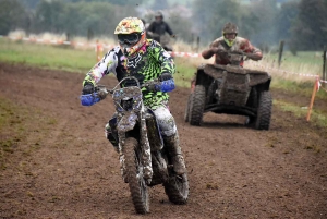 Montfaucon-en-Velay : un bain de boue pour 224 pilotes de motos et quads