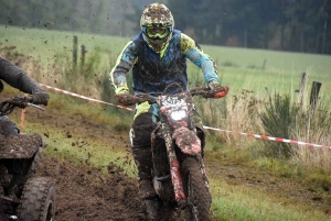 Montfaucon-en-Velay : un bain de boue pour 224 pilotes de motos et quads