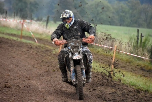 Montfaucon-en-Velay : un bain de boue pour 224 pilotes de motos et quads