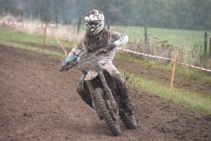 Montfaucon-en-Velay : un bain de boue pour 224 pilotes de motos et quads