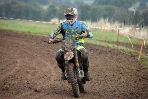 Montfaucon-en-Velay : un bain de boue pour 224 pilotes de motos et quads