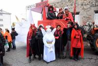 Saint-Didier-en-Velay : des confettis et quelques gouttes de pluie pour le 51e Carnaval (photos et vidéo)