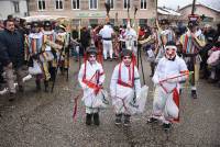 Saint-Didier-en-Velay : des confettis et quelques gouttes de pluie pour le 51e Carnaval (photos et vidéo)