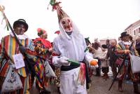 Saint-Didier-en-Velay : des confettis et quelques gouttes de pluie pour le 51e Carnaval (photos et vidéo)