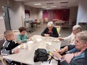 Beauzac : les bambins de l&#039;école privée rendent visite aux personnes âgées