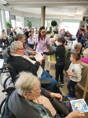 Beauzac : les bambins de l&#039;école privée rendent visite aux personnes âgées