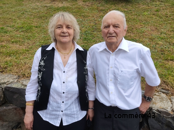 Josette et Albert Chanal|Albert et Josette entourée de leurs enfants et petits-enfants Crédit DR||