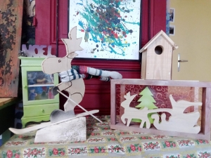 Des objets réalisés par le Foyer Saint-Nicolas proposés sur le marché à Montfaucon