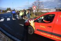 Yssingeaux : des lycéens tentent de bloquer le rond-point de Villeneuve