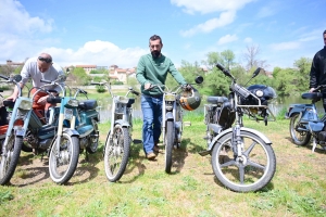 21 mobylettes en road-trip dimanche à Bas-en-Basset