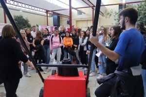 Les élèves d&#039;Eugénie-Joubert ont visité la maison géante Crédit ESCY