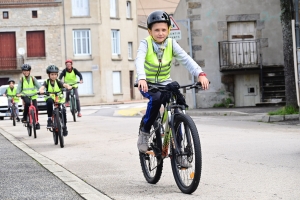 Sainte-Sigolène : les CM2 de l&#039;école Germaine-Tillion en immersion en vélo dans les rues