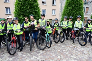 Sainte-Sigolène : les CM2 de l&#039;école Germaine-Tillion en immersion en vélo dans les rues