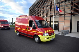 Monistrol-sur-Loire : les pompiers ont fêté l&#039;arrivée dans leur nouvelle caserne avec sirène et défilé en ville (vidéo)