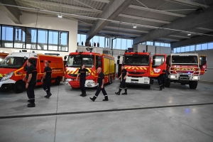 Monistrol-sur-Loire : les pompiers ont fêté l&#039;arrivée dans leur nouvelle caserne avec sirène et défilé en ville (vidéo)