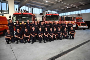 Monistrol-sur-Loire : les pompiers ont fêté l&#039;arrivée dans leur nouvelle caserne avec sirène et défilé en ville (vidéo)